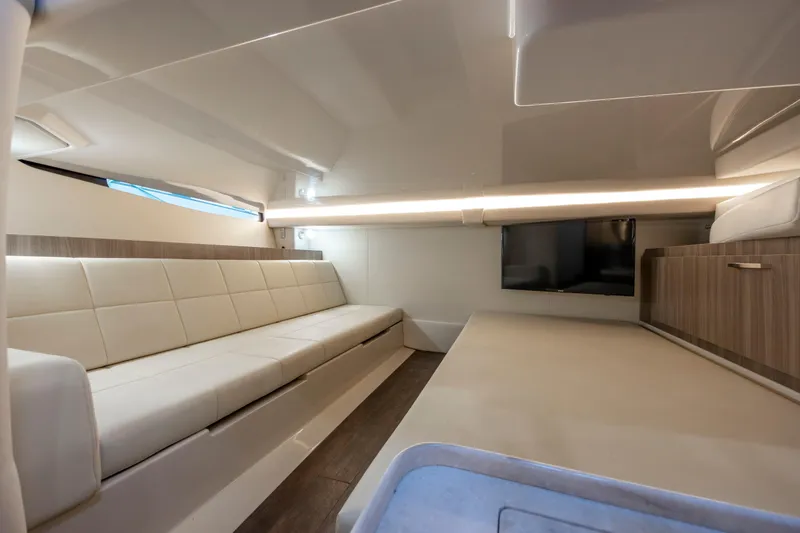 Slide: The Image of Regal 38 SAV 2022 - 16