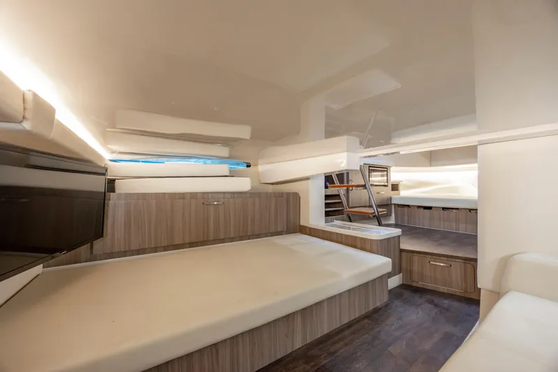 Slide: The Image of Regal 38 SAV 2022 - 17