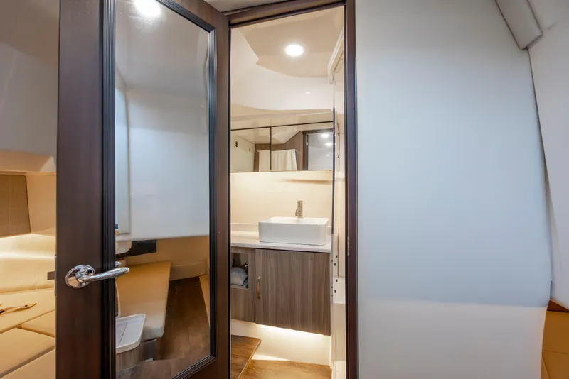 Slide: The Image of Regal 38 SAV 2022 - 18