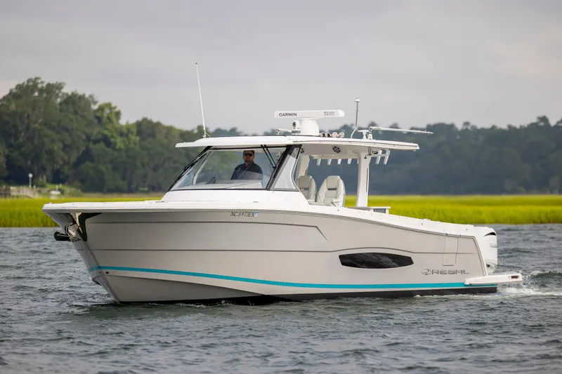 Slide: The Image of Regal 38 SAV 2022 - 2