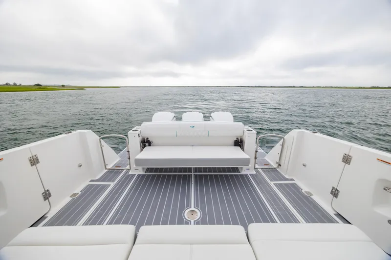 Slide: The Image of Regal 38 SAV 2022 - 25