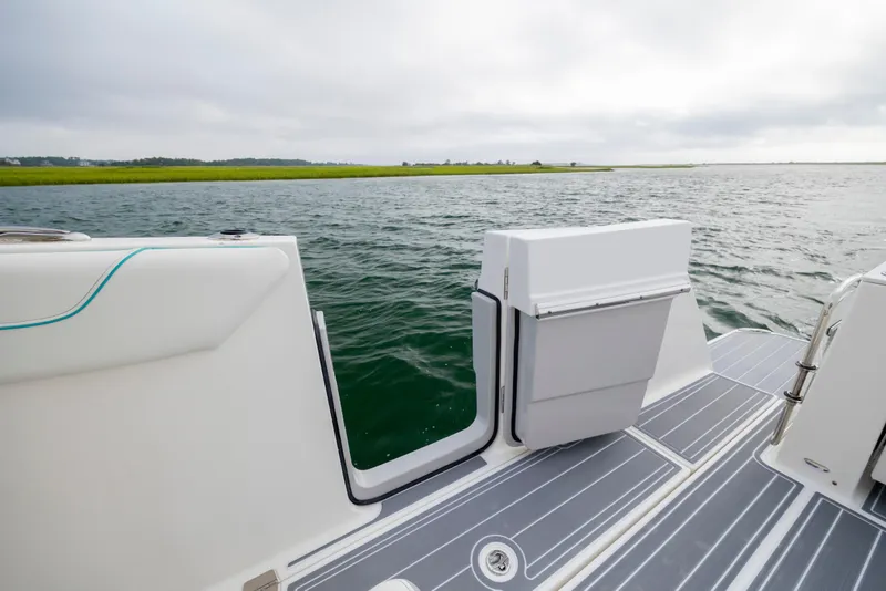 Slide: The Image of Regal 38 SAV 2022 - 27