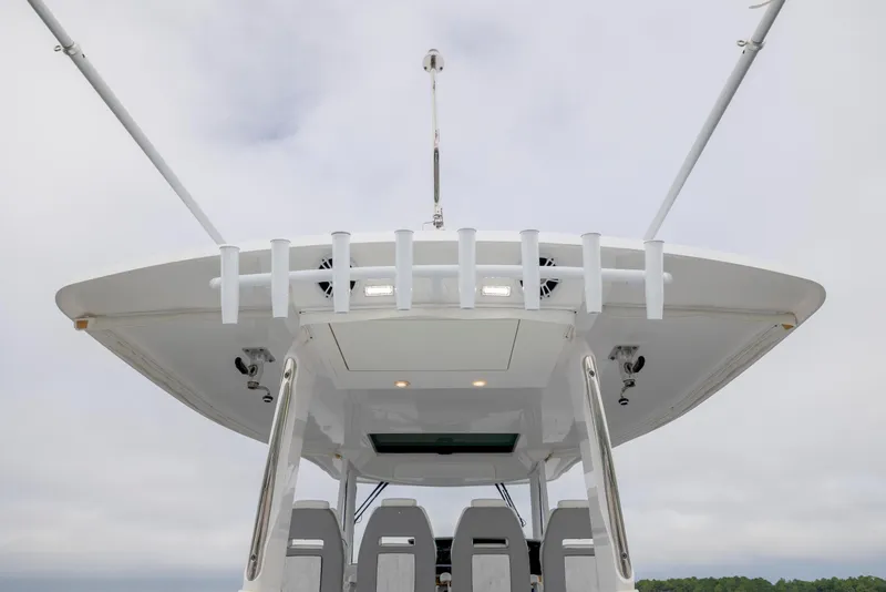 Slide: The Image of Regal 38 SAV 2022 - 29