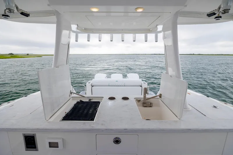 Slide: The Image of Regal 38 SAV 2022 - 31