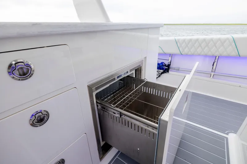 Slide: The Image of Regal 38 SAV 2022 - 33