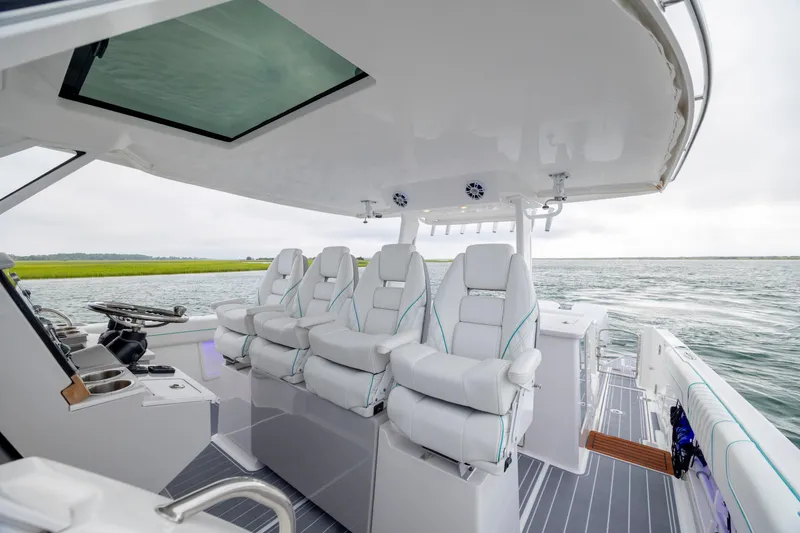 Slide: The Image of Regal 38 SAV 2022 - 35