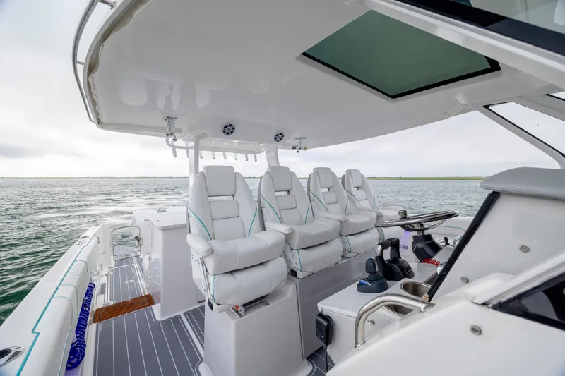 Slide: The Image of Regal 38 SAV 2022 - 36