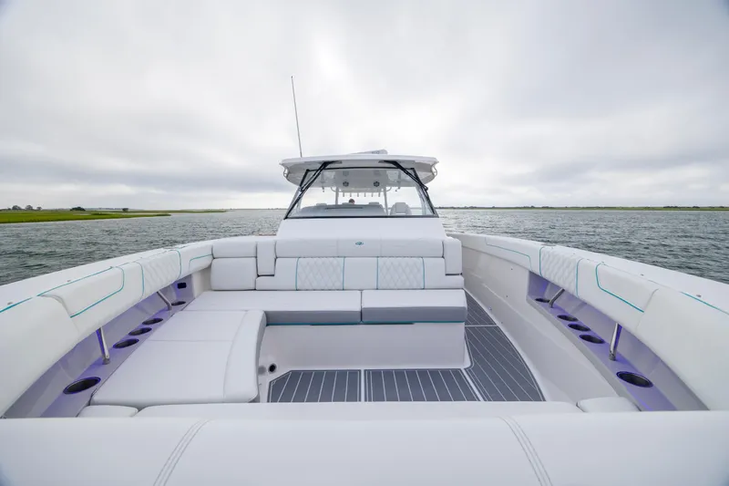 Slide: The Image of Regal 38 SAV 2022 - 39