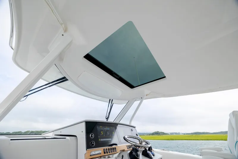 Slide: The Image of Regal 38 SAV 2022 - 42