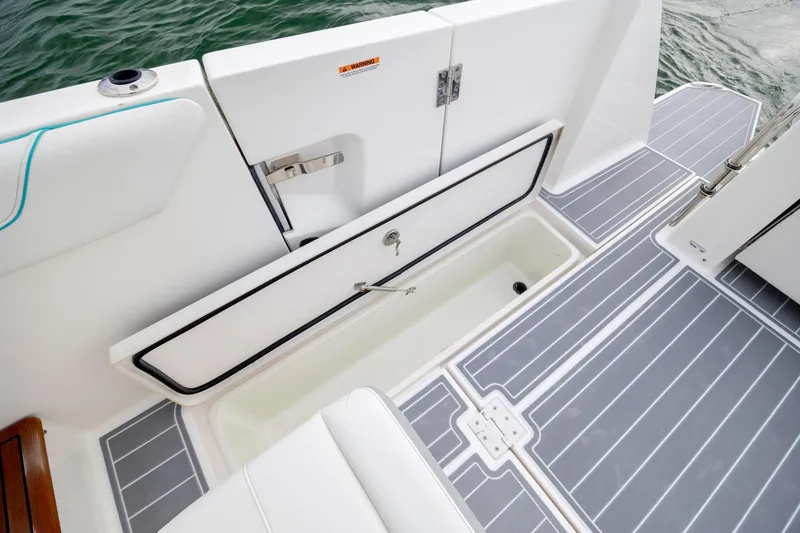 Slide: The Image of Regal 38 SAV 2022 - 45