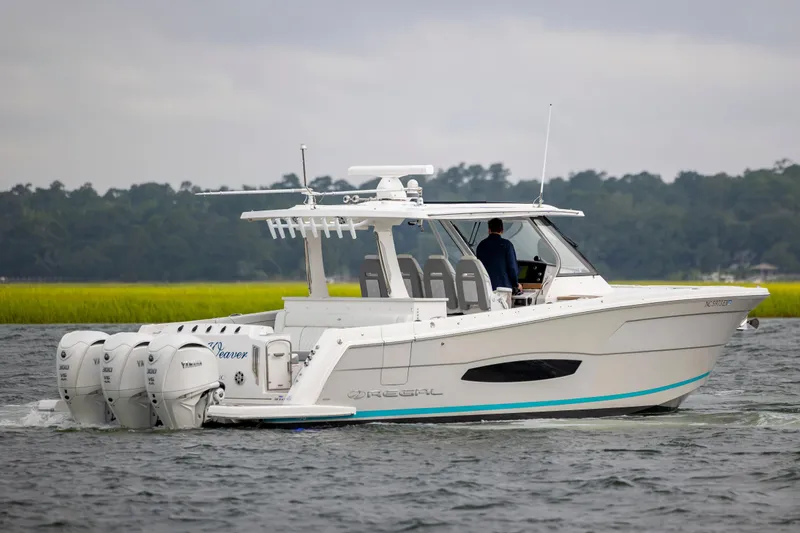 Slide: The Image of Regal 38 SAV 2022 - 5