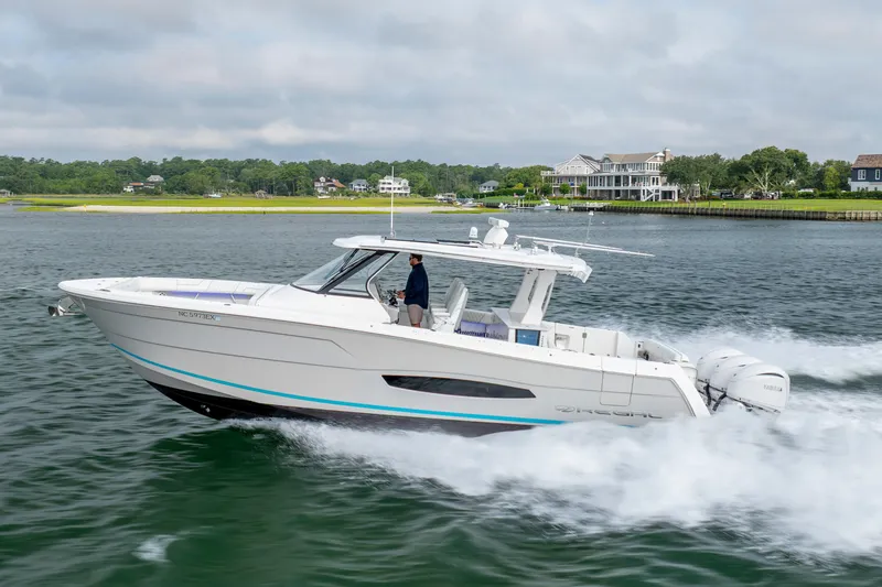 Slide: The Image of Regal 38 SAV 2022 - 50