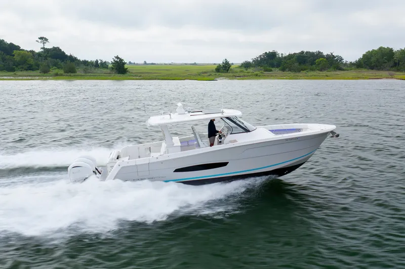 Slide: The Image of Regal 38 SAV 2022 - 54