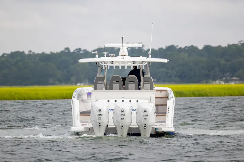 Slide: The Image of Regal 38 SAV 2022 - 7