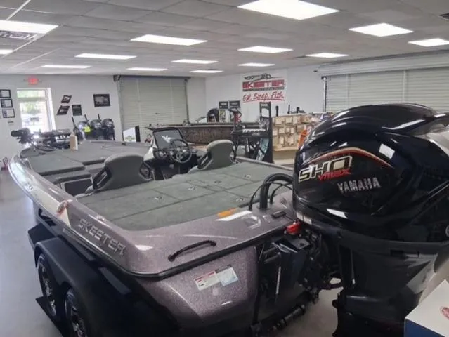 Slide: The Image of Skeeter ZXR20SE 2025 - 5