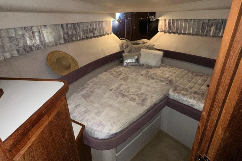 Slide: The Image of 1991 Carver 33 Aft Cabin interior with cozy bed and decorative pillows. - 29