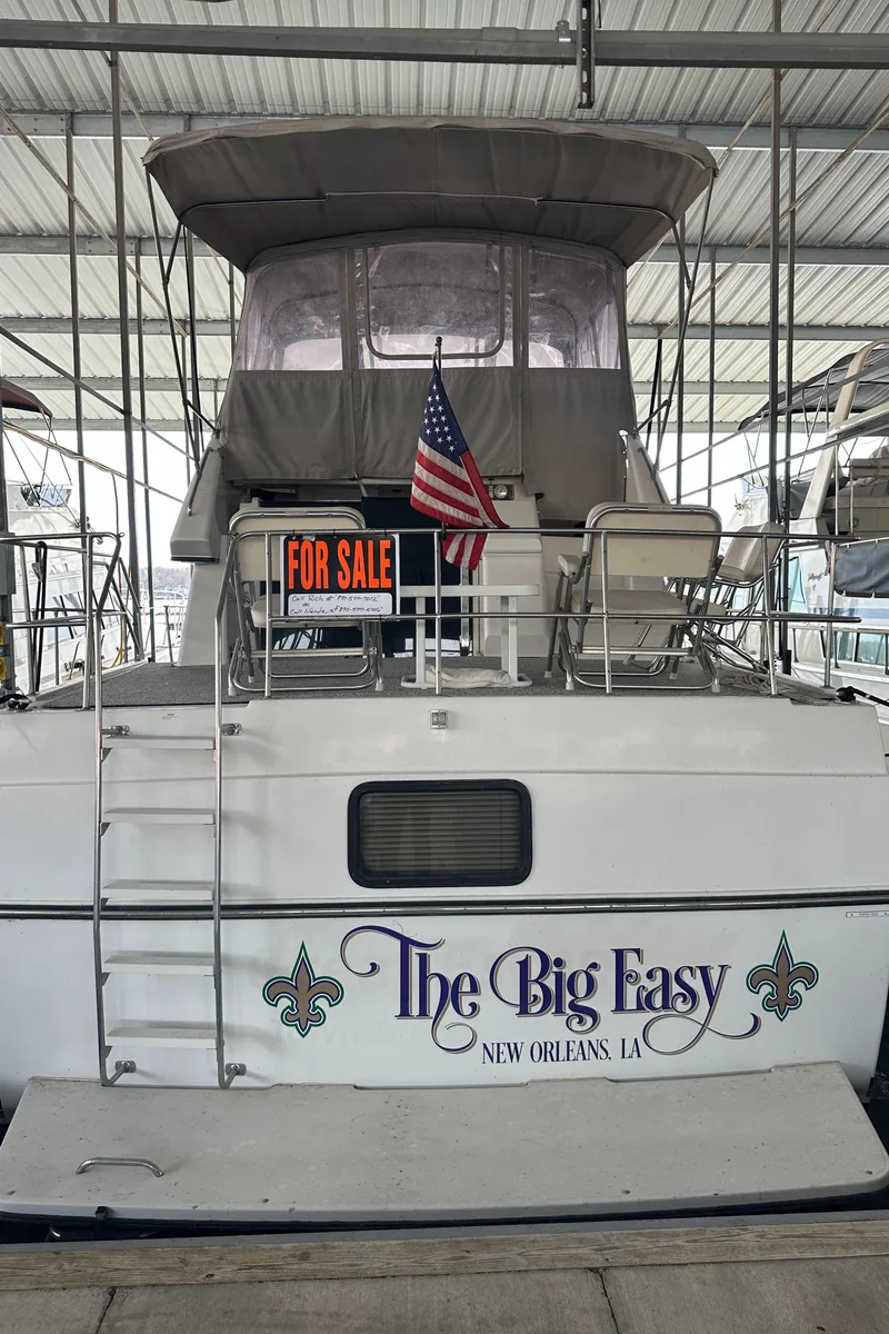 Slide: The Image of 1991 Carver 33 Aft Cabin yacht, "The Big Easy," for sale in New Orleans marina. - 49