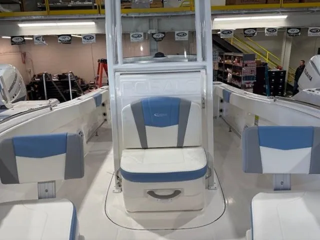Slide: The Image of Robalo R230 Center Console 2025 - 10