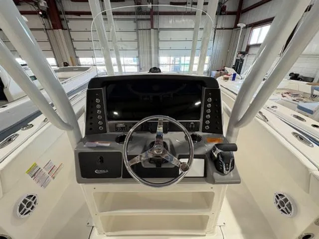 Slide: The Image of Robalo R230 Center Console 2025 - 5