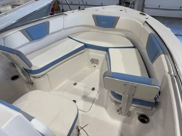 Slide: The Image of Robalo R230 Center Console 2025 - 8