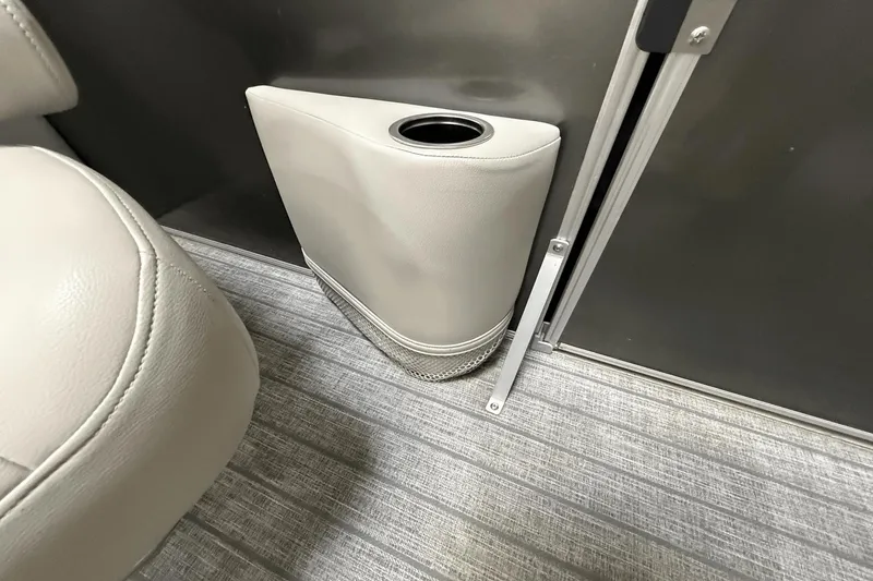 Slide: The Image of Sylvan MIRAGE8522 2021 - 14