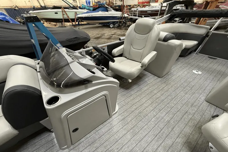 Slide: The Image of Sylvan MIRAGE8522 2021 - 17