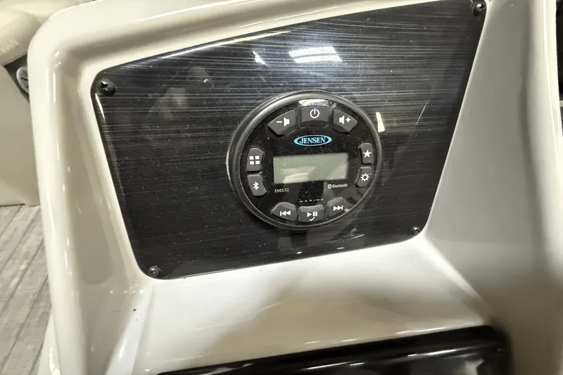 Slide: The Image of Sylvan MIRAGE8522 2021 - 23