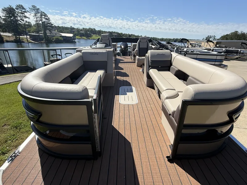 Slide: The Image of Bentley Pontoons Elite Admiral 253 2025 - 10