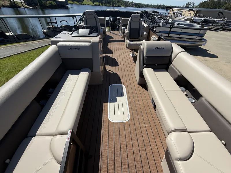 Slide: The Image of Bentley Pontoons Elite Admiral 253 2025 - 11
