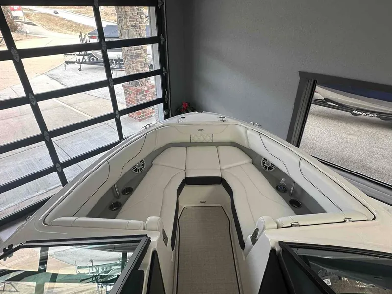 Slide: The Image of Regal LX6 2025 - 11