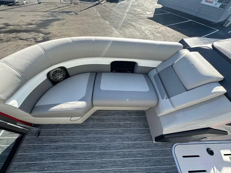 Slide: The Image of Premier 210 Sunsation RF 2024 - 8