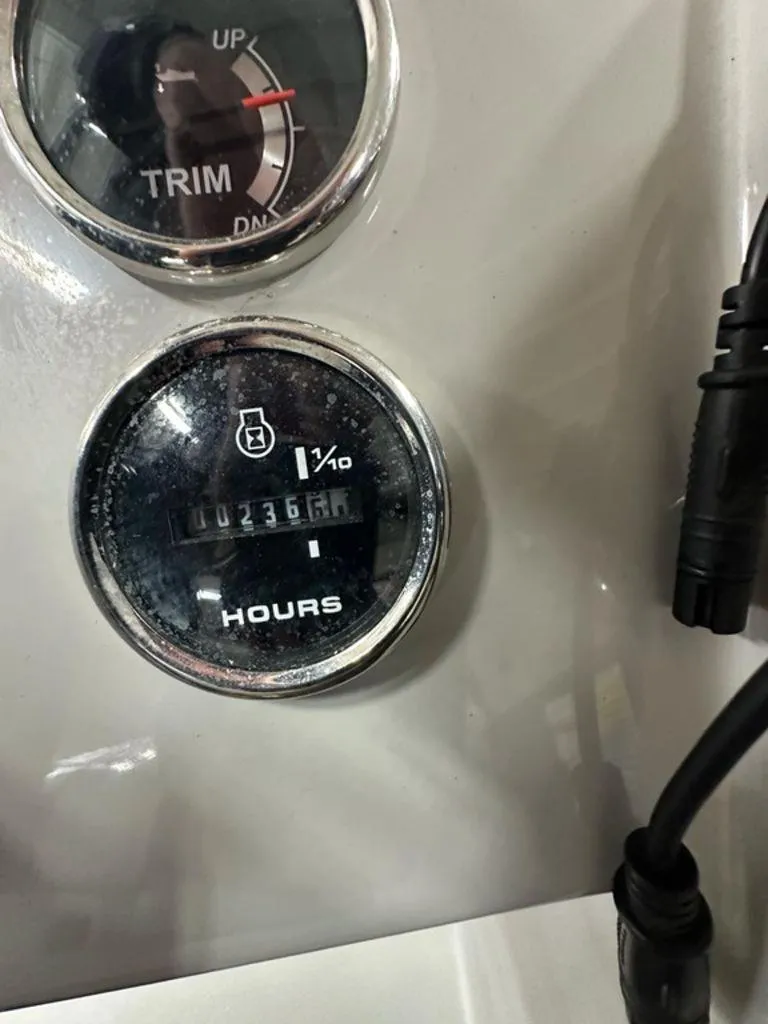 Slide: The Image of Close-up of 2022 Crest Classic LX 220 SLRC CPT hour meter and trim gauge. - 10