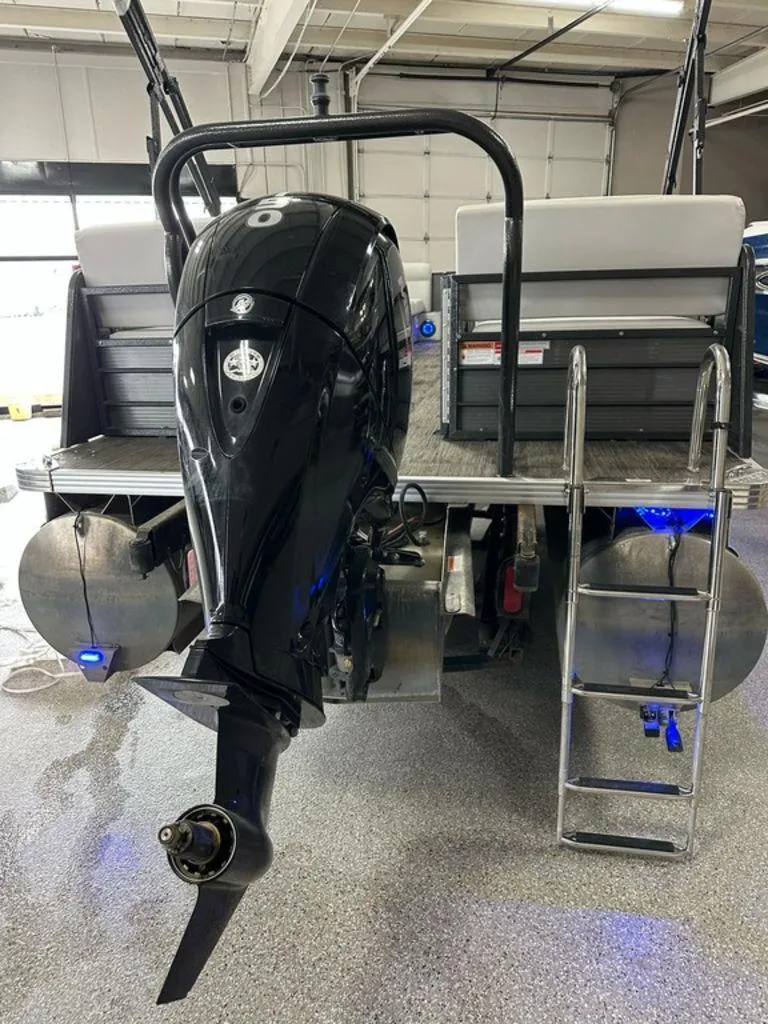 Slide: The Image of 2022 Crest Classic LX 220 SLRC CPT pontoon boat with outboard motor and ladder. - 20