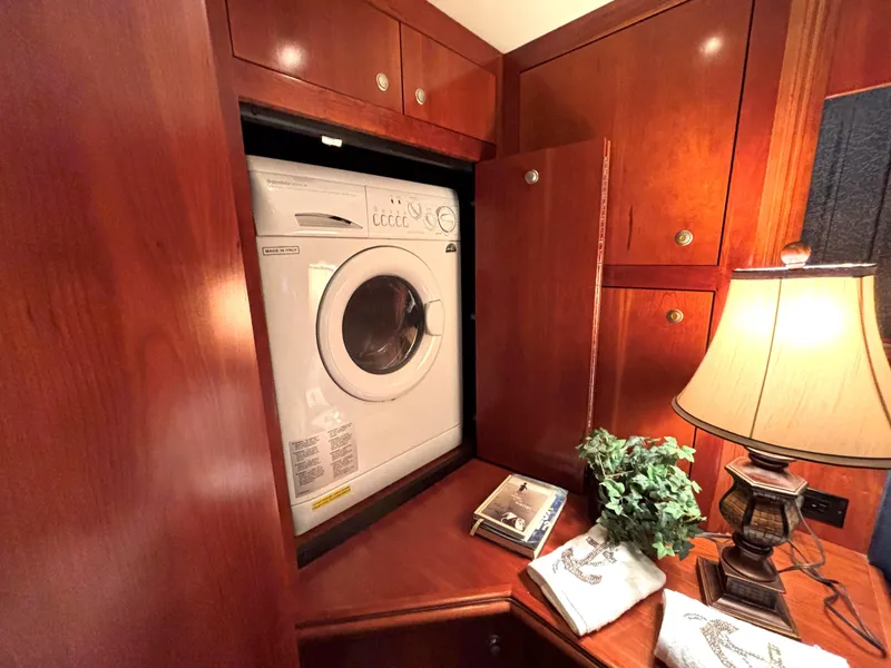 Slide: The Image of Cruisers 415 Express Motoryacht 2006 - 54