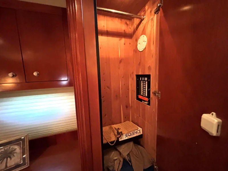 Slide: The Image of Cruisers 415 Express Motoryacht 2006 - 56