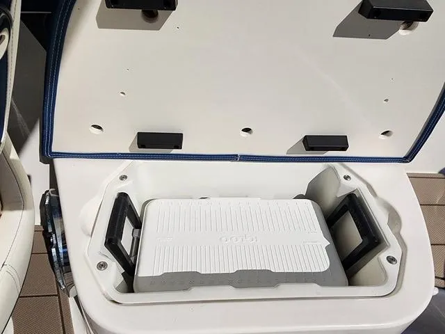 Slide: The Image of Chaparral 270 OSX 2023 - 15