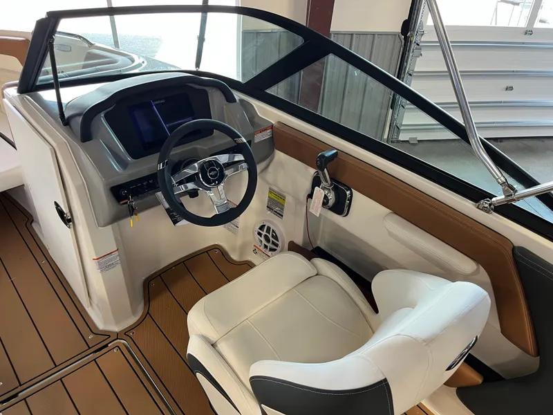 Slide: The Image of Chaparral 21 SSi 2025 - 10