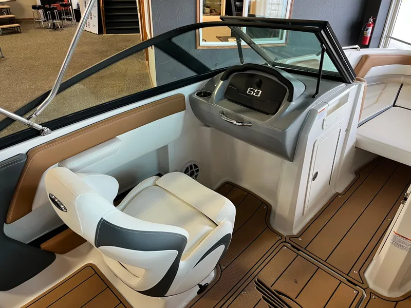 Slide: The Image of Chaparral 21 SSi 2025 - 11