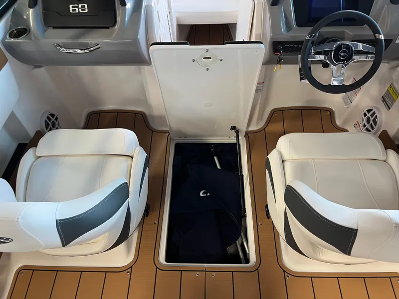 Slide: The Image of Chaparral 21 SSi 2025 - 12