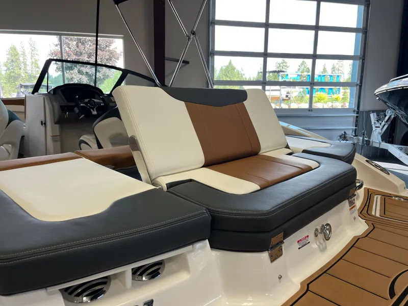 Slide: The Image of Chaparral 21 SSi 2025 - 13