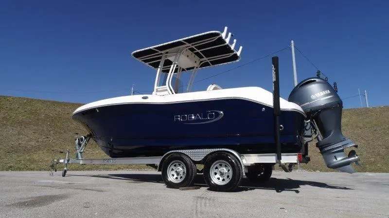 Slide: The Image of Robalo R202 Explorer 2020 - 10