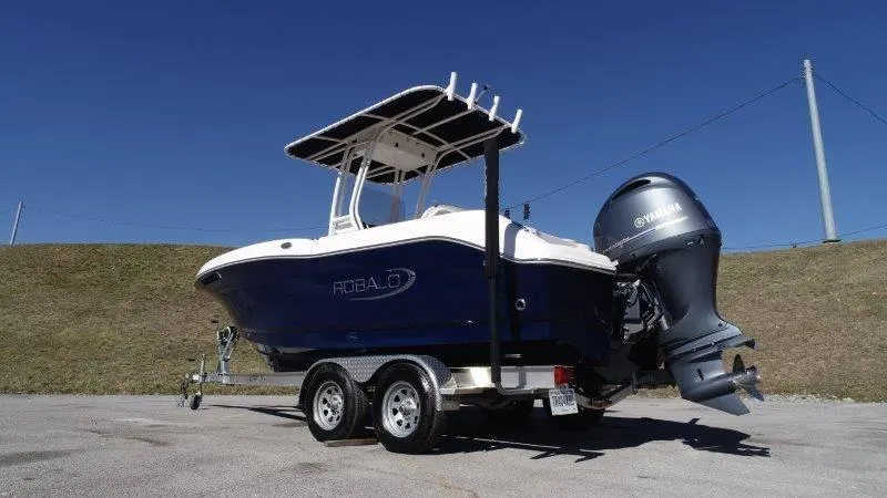 Slide: The Image of Robalo R202 Explorer 2020 - 11