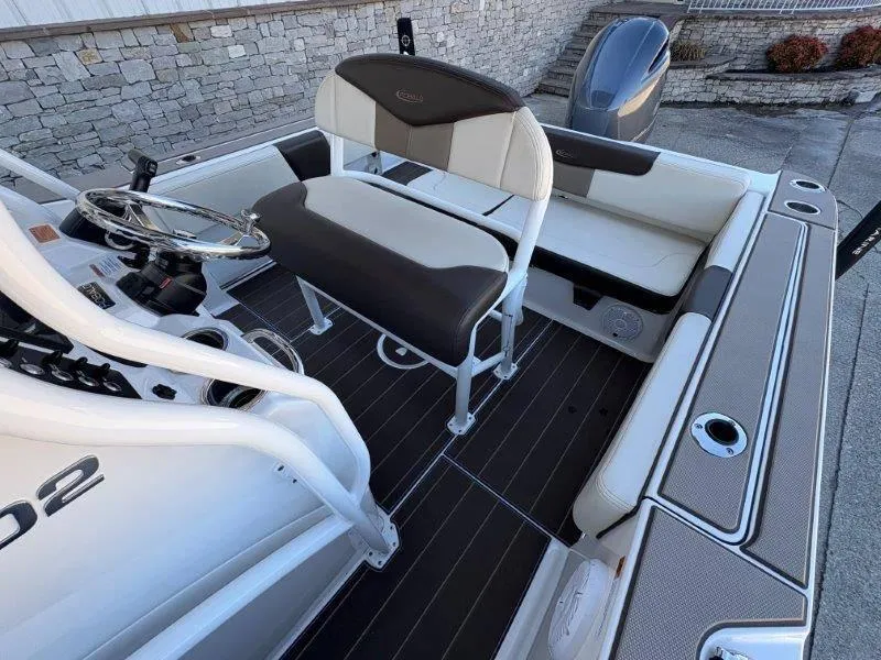 Slide: The Image of Robalo R202 Explorer 2020 - 18
