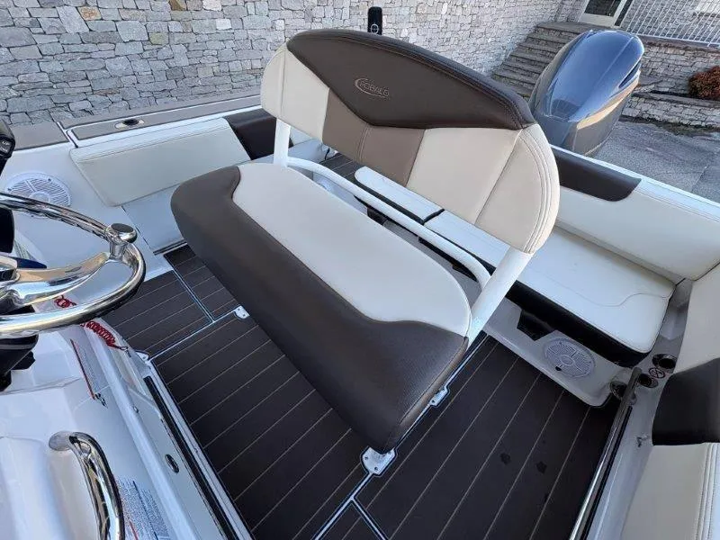 Slide: The Image of Robalo R202 Explorer 2020 - 19