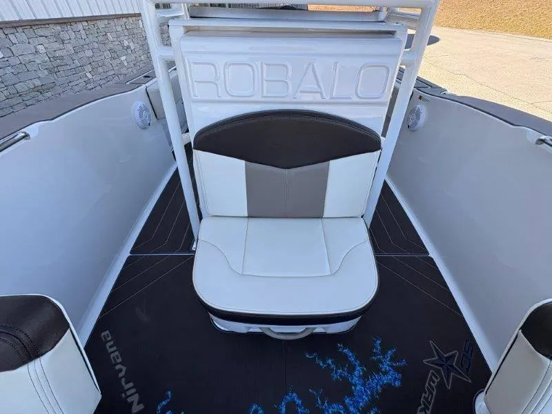 Slide: The Image of Robalo R202 Explorer 2020 - 20