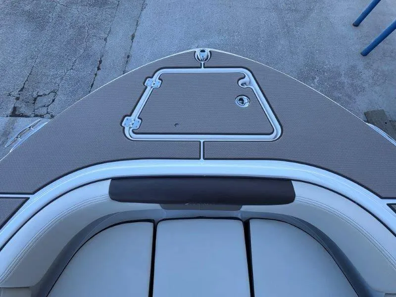 Slide: The Image of Robalo R202 Explorer 2020 - 23