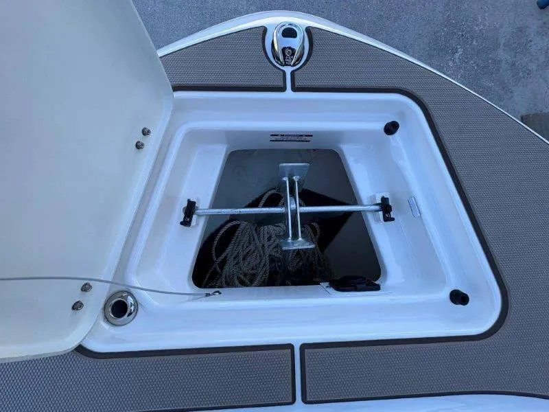 Slide: The Image of Robalo R202 Explorer 2020 - 24