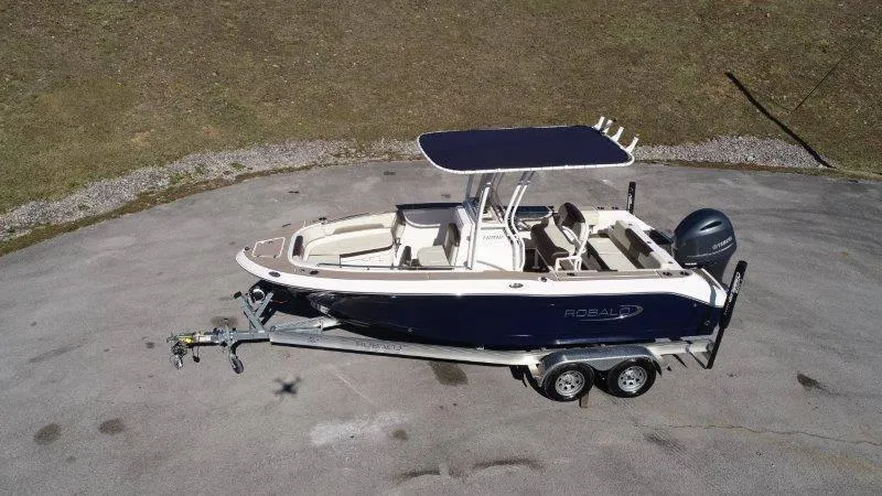 Slide: The Image of Robalo R202 Explorer 2020 - 3