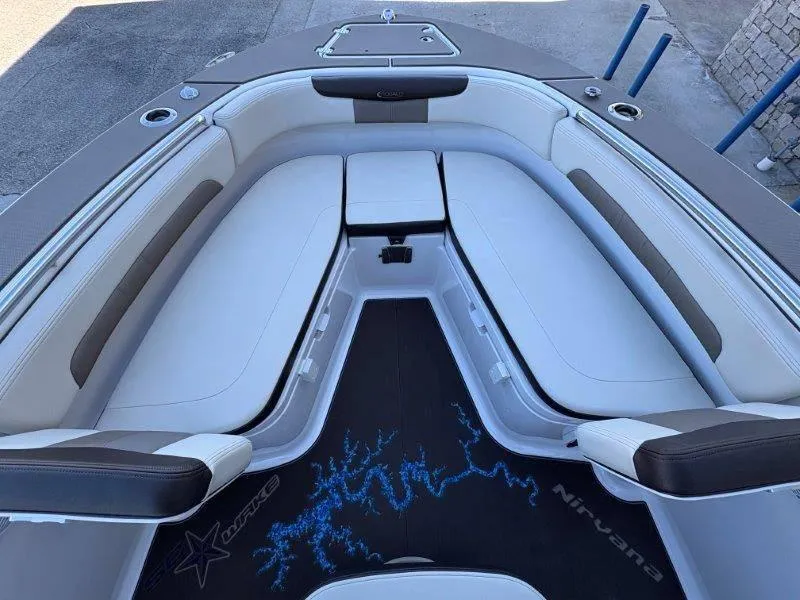 Slide: The Image of Robalo R202 Explorer 2020 - 30