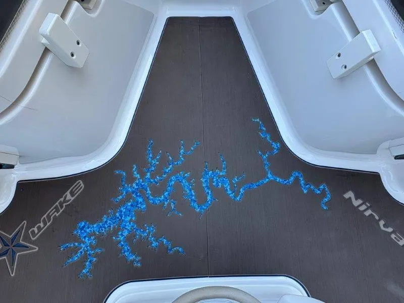 Slide: The Image of Robalo R202 Explorer 2020 - 33